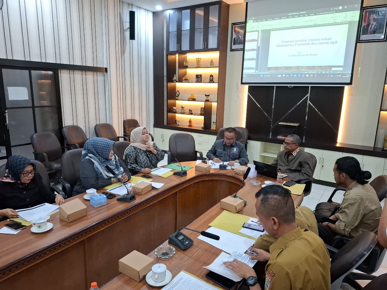 KAJIAN PANITIA KHUSUS DPRD KABUPATEN MALANG PEMBAHAS RANCANGAN PERATURAN DAERAH TENTANG PENCABUTAN ATAS PERATURAN DAERAH NOMOR 2 TAHUN 2009 TENTANG PENYELENGGARAAN ADMINISTRASI KEPENDUDUKAN