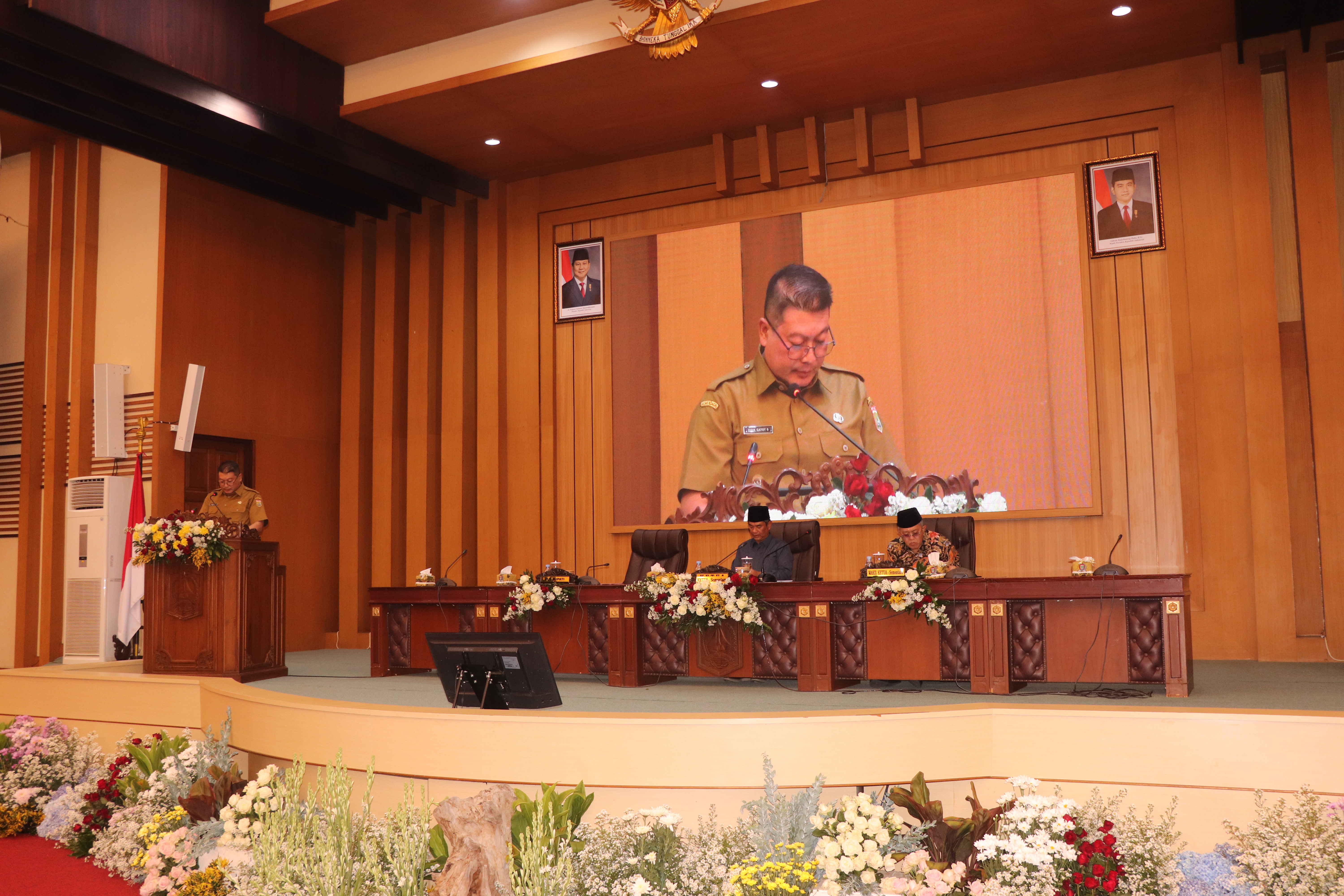RAPAT PARIPURNA PENYAMPAIAN JAWABAN BUPATI MALANG ATAS PEMANDANGAN UMUM FRAKSI-FRAKSI DPRD KABUPATEN MALANG TERHADAP RAPERDA TENTANG APBD KABUPATEN MALANG TAHUN ANGGARAN 2025