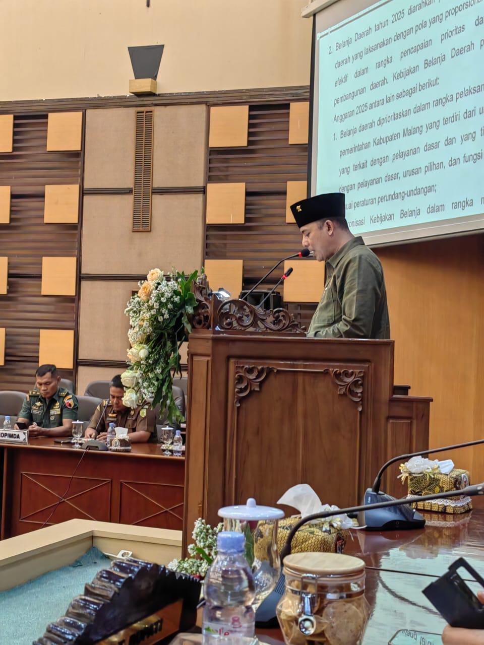 RAPAT PARIPURNA:  PENYAMPAIAN  PANDANGAN UMUM FRAKSI- FRAKSI  DPRD KABUPATEN MALANG TERHADAP RANCANGAN PERATURAN DAERAH TENTANG ANGGARAN PENDAPATAN DAN BELANJA DAERAH KABUPATEN MALANG TAHUN ANGGARAN 2025